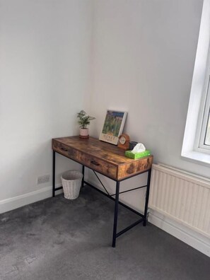 Shared Dormitory, 1 Bedroom | Interior - Room-nextdoor Stays Morden 3 (Morden)