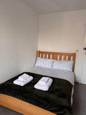 Shared Dormitory, 1 Bedroom - Room-nextdoor Stays Morden 3 (Morden)