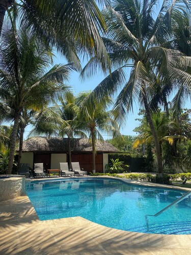 Villa palmeras, villa a few steps away from the beach