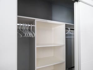 Comfort Townhome | Interior - Sunrise Ridge Waterfront Resort (Parksville)