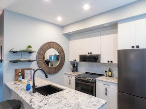 Comfort Townhome | Private kitchen - Sunrise Ridge Waterfront Resort (Parksville)