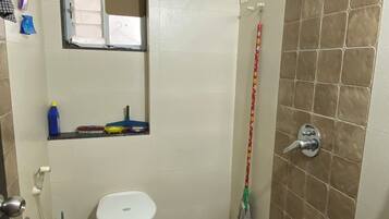 Douche, sĂšche-cheveux, bidet