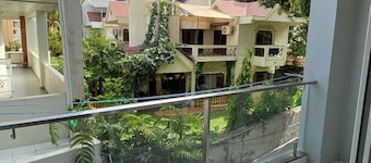 Work-Friendly 2BHK for Long Stays, Kitchen, Quiet Residential Area & Parking