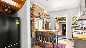 Private kitchen - Darlinghurst Sky Deck Home | City at Your Feet (Darlinghurst)