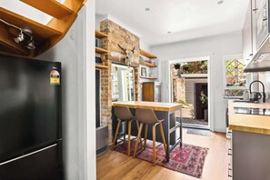 Coffee/tea maker, fridge, microwave, oven - Darlinghurst Sky Deck Home | City at Your Feet (Darlinghurst)