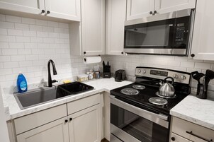 Apartment, Non Smoking | Private kitchen