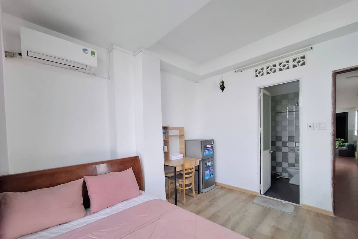 Deluxe Room | Desk, free WiFi