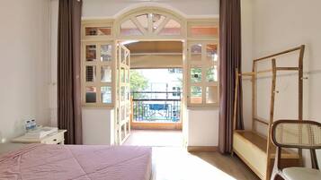 Habitación doble, balcón, vistas a la ciudad | Fachada del alojamiento