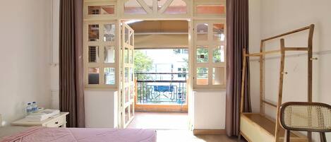 Habitación doble, balcón, vista a la ciudad | Vista frontal de la propiedad