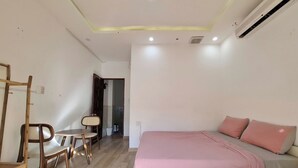 Chambre Double, balcon, vue ville | Restaurant