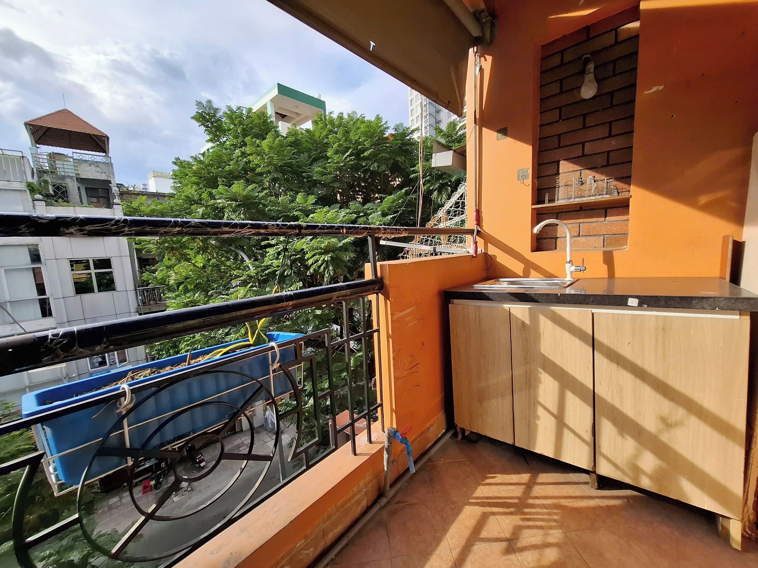 Doppelzimmer, Balkon, Stadtblick | Unterkunftsgelände