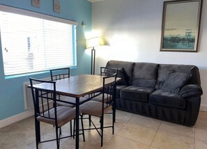 Dining - Charming condo in serene Ocean City with refreshing AC (Ocean City)