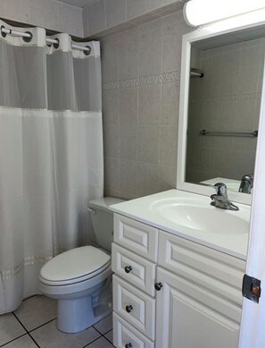 Toilet paper - Charming condo in serene Ocean City with refreshing AC (Ocean City)
