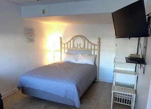 1 bedroom, WiFi - Charming condo in serene Ocean City with refreshing AC (Ocean City)