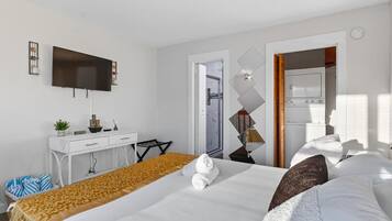 1 bedroom, iron/ironing board, WiFi (free), bed sheets