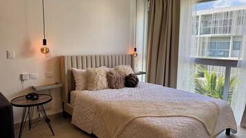 Comfort Suite, Pool View | In-room safe, iron/ironing board, free WiFi