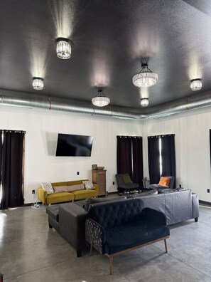 Smart TV, fireplace - Wonderful 3-bedroom lodge in charming Andover (Andover)