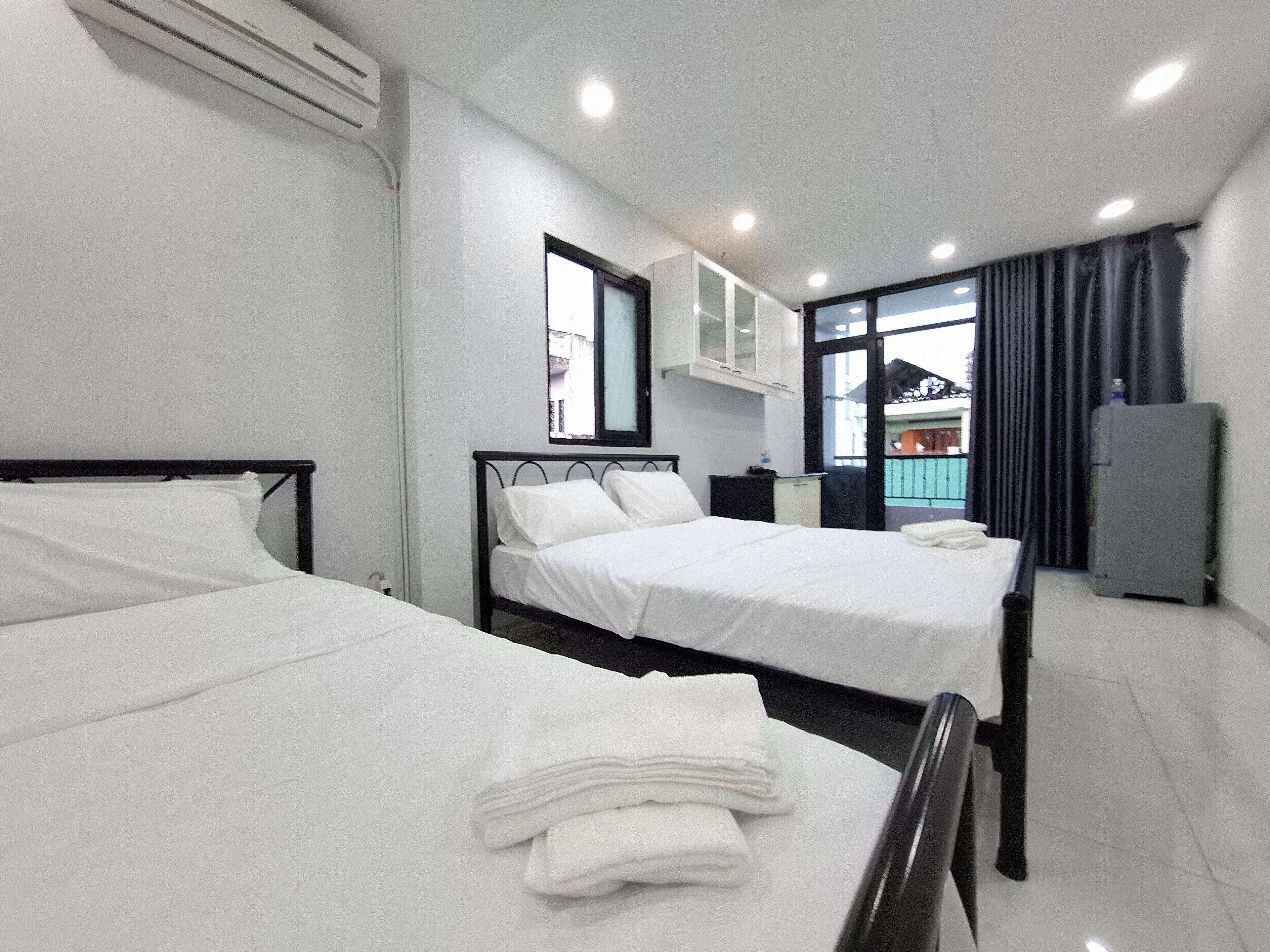 Family Room, Balcony | Desk, free WiFi