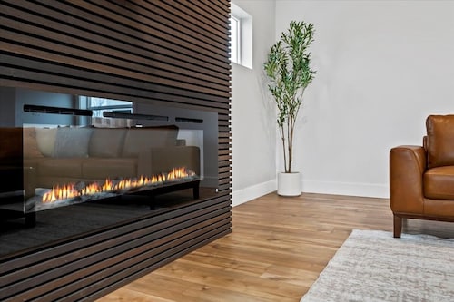 Boise Escape! New Build with Hot Tub, Sauna & Game Room