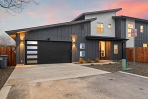 Exterior - Hot Tub, Barrel Sauna & Game Room - Luxury Boise Home Sleeps 10, 4 BR (Boise)