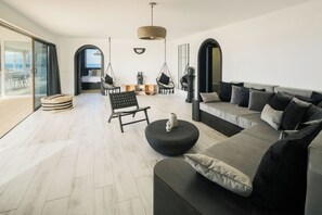 Unclassified image, 2 of 51, button