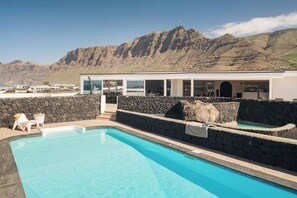 Pool - Canaryislandshost I Serena (Urbanización Famara)