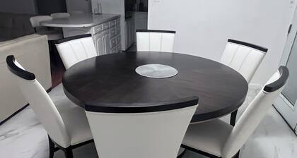 3-bedroom farmhouse in wonderful Venus with cozy charm, outside city limit!!