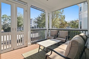 Property grounds - Seas the Day! Elegant 4BR 30A Retreat with Golf Cart & Bikes (Santa Rosa Beach)