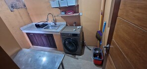 Private kitchen - Spacious 4-bedroom house with AC in gorgeous Silang (silang cavite)