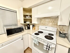 Fridge, microwave, oven, stovetop - Private Guest Suite, Two Parking Spaces (Maple Ridge)