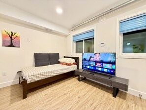 Desk, WiFi, bed sheets - Private Guest Suite, Two Parking Spaces (Maple Ridge)