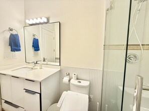 Bathroom - Private Guest Suite, Two Parking Spaces (Maple Ridge)