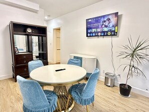 Dining - Private Guest Suite, One Parking Space (Maple Ridge)