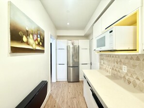Refrigerador, microondas, horno, placa de cocina