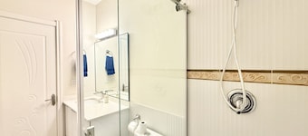 Private Guest Suite, One Parking Space