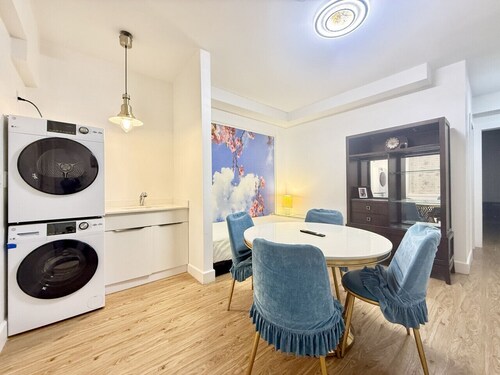 Private Guest Suite, One Parking Space