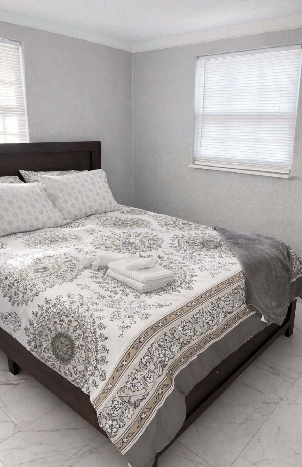 Fer et planche à repasser, Wi-Fi, draps fournis