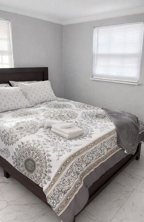 Fer et planche à repasser, Wi-Fi, literie fournie