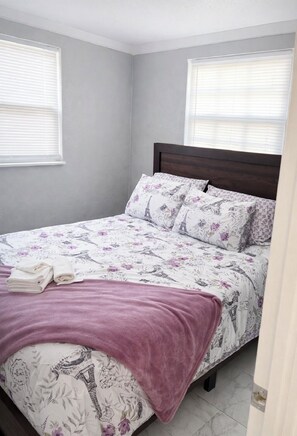 Fer et planche à repasser, Wi-Fi, literie fournie