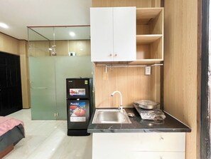 Double Room, Balcony | Private kitchen | Fridge, stovetop, paper towels - Lunaria Maison- Lucy House (Ho Chi Minh)