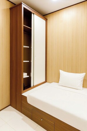 ห้องเบสิก | โต๊ะทำงาน, Wi-Fi ฟรี, ผ้าปูที่นอน