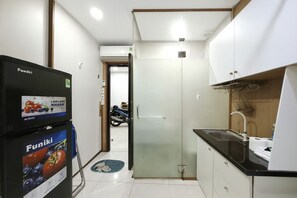 Double Room | Desk, free WiFi, bed sheets - Lunaria Maison- Lucy House (Ho Chi Minh)