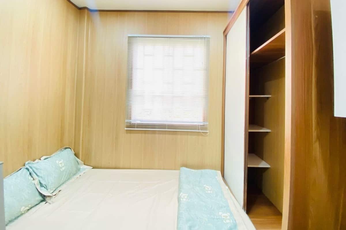 Double Room | Desk, free WiFi, bed sheets