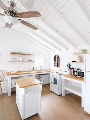 Fridge, microwave, oven - Plum Point Cottage #3 (Calvert County)