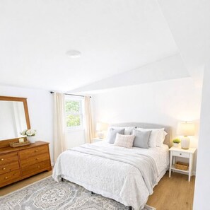 2 bedrooms, bed sheets - Plum Point Cottage #3 (Calvert County)