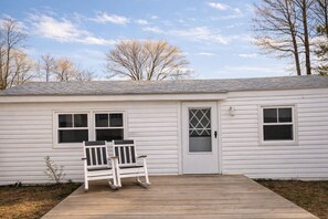 Terrace/patio - Plum Point Cottage #3 (Calvert County)