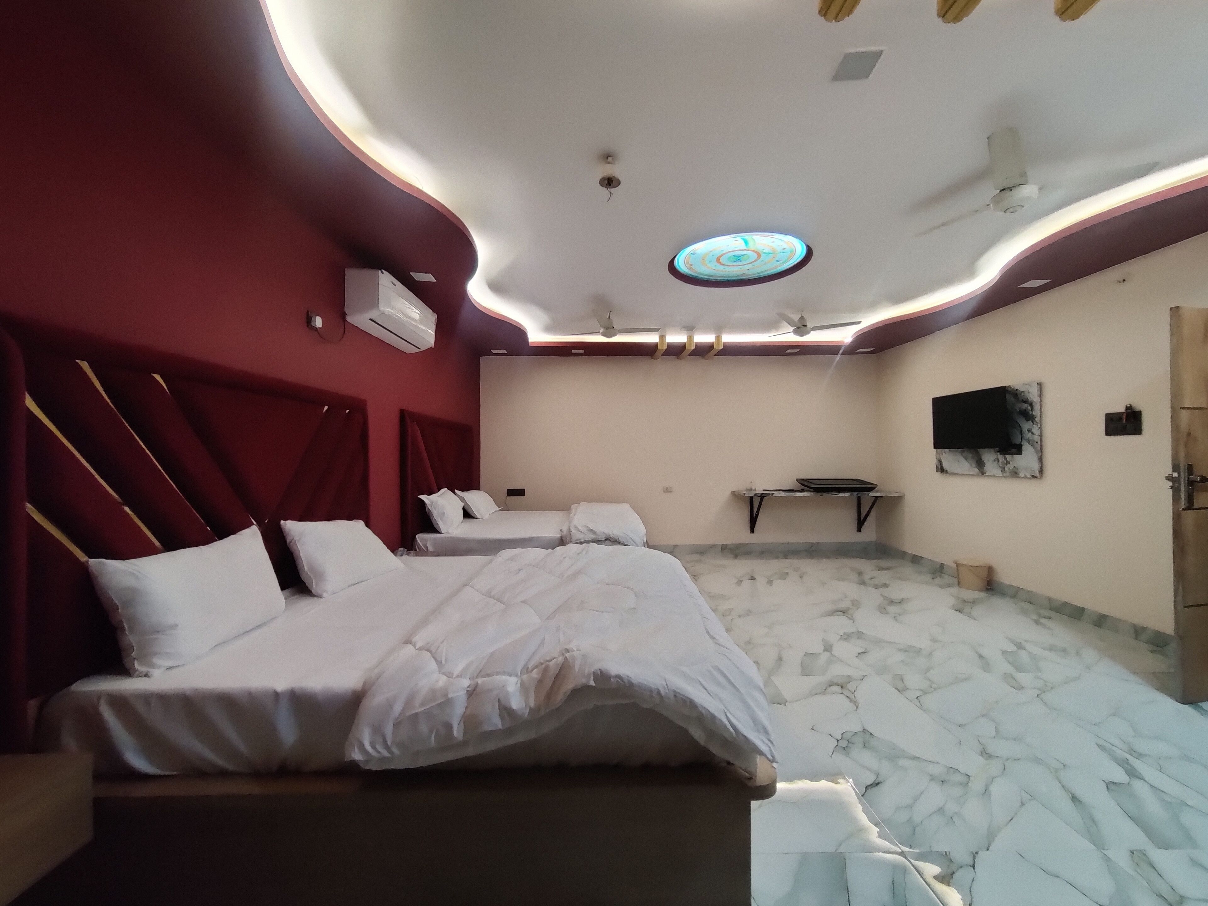 Family Double or Twin Room | Desk, free WiFi