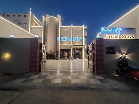 Exterior. Orchidstays