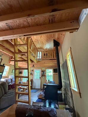 Interior - Walnut Falls Escape Cabin (Rome Township)