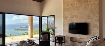 Villa Bella Verde Arenal Gorgeous  4-bedroom villa with incredible views with AC